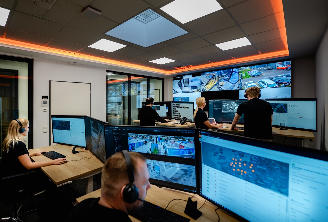 Mitarbeiter bei Überwachung in der Livestelle