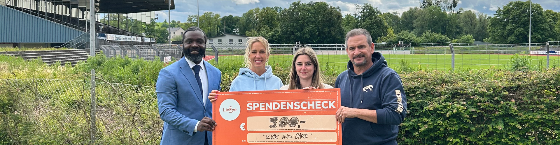 Spendenübergabe LivEye an Kick and Care